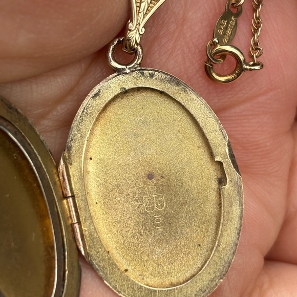 Vintage Floral Engraved Locket 1940’s Gold Filled 24”